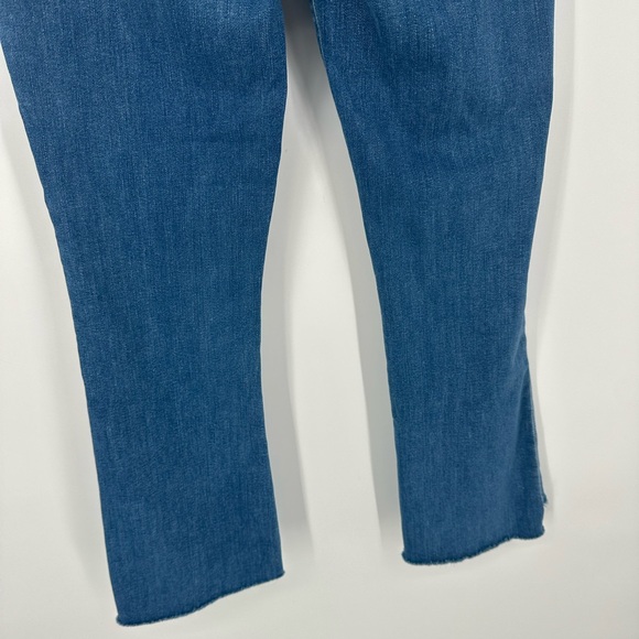 MOTHER The Insider Crop Step Fray Jean in Sorry I'm Staring Size 27 Blue Denim - Picture 12 of 15